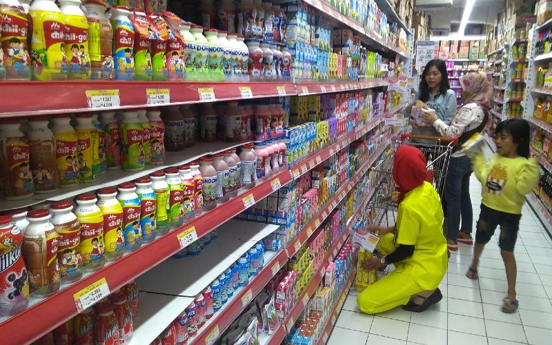  Jokowi Tugaskan Sri Mulyani Pungut Cukai Plastik dan Minuman Manis pada 2023