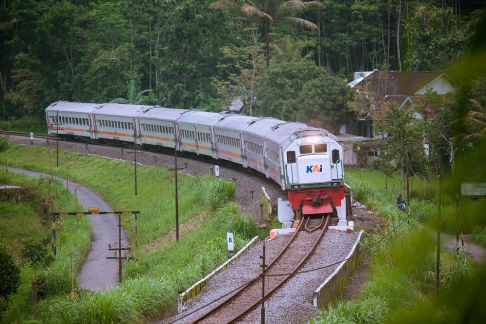  Beraktivitas di Rel Kereta Api Siap-siap Dipidana, atau Denda Hingga Rp15 Juta