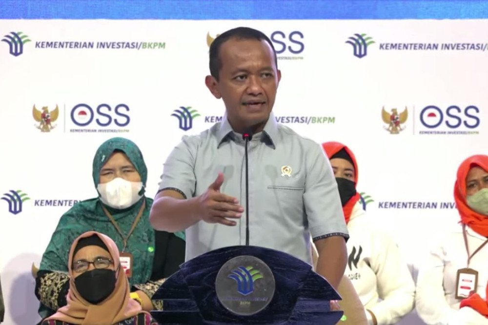 Menteri Investasi/Kepala BKPM Bahlil Lahadalia dalam acara Pemberian Nomor Induk Berusaha (NIB) Pelaku UMKM di Graha Jalapuspita, Jakarta, Kamis (20/10/2022)./Binsis-Ni Luh Anggela