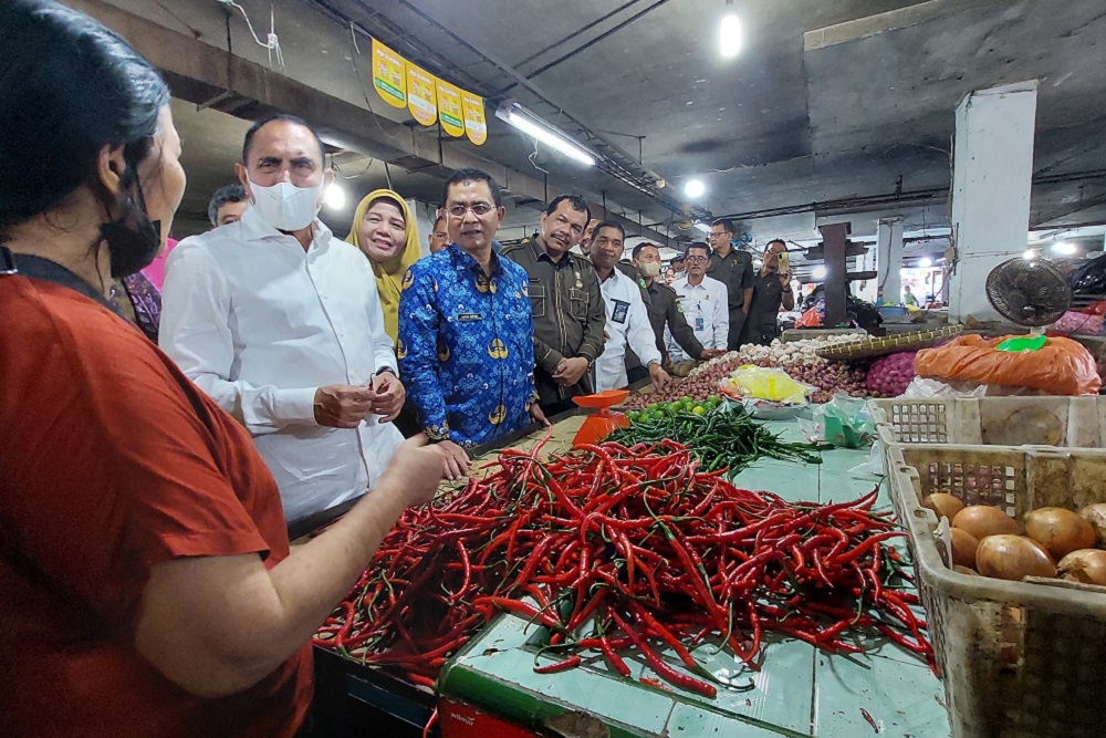 Gubernur Sumut Edy Rahmayadi melakukan sidak Pasar Petisah Medan guna memantau harga pangan menjelang Libur Nataru./Bisnis-Ade Nurhaliza