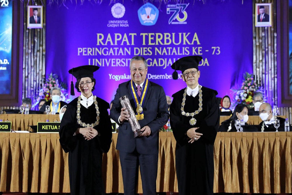 Gubernur BI Raih Anugerah Hamengku Buwono IX Tahun 2022 dari UGM
