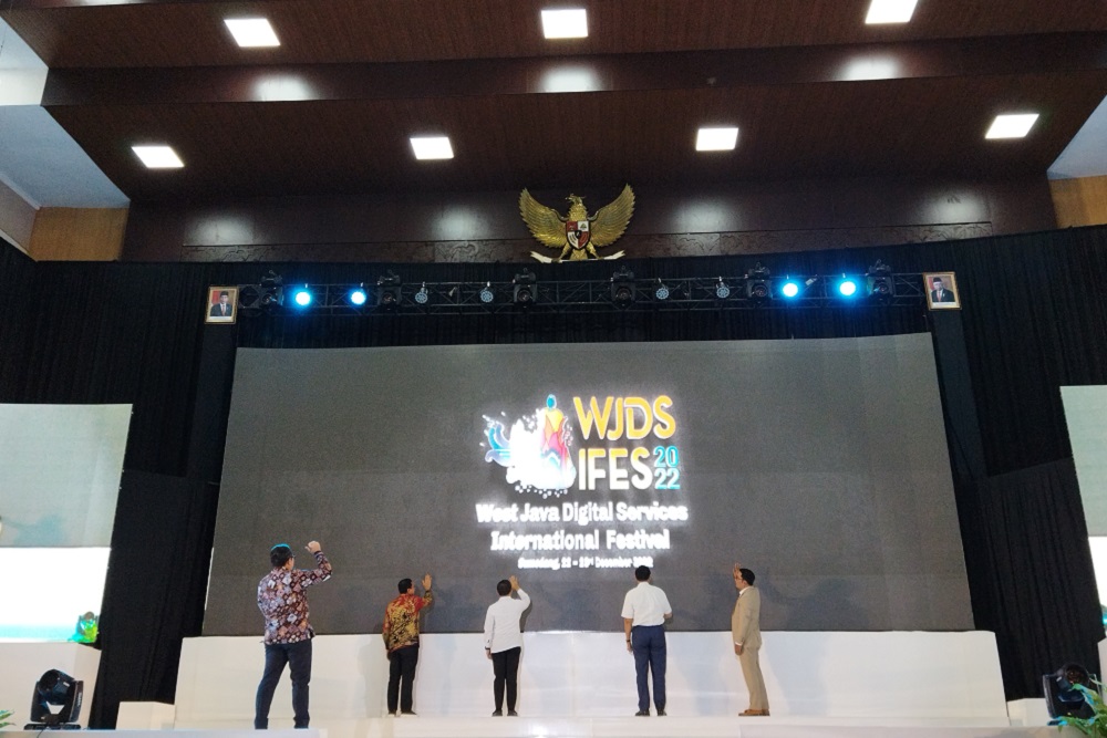 Pembukaan acara West Java Digital Services International Festival, di Kampus Institut Pendidikan Dalam Negeri (IPDN), Jatinangor, Kabupaten Sumedang, Kamis (22/12/2022).