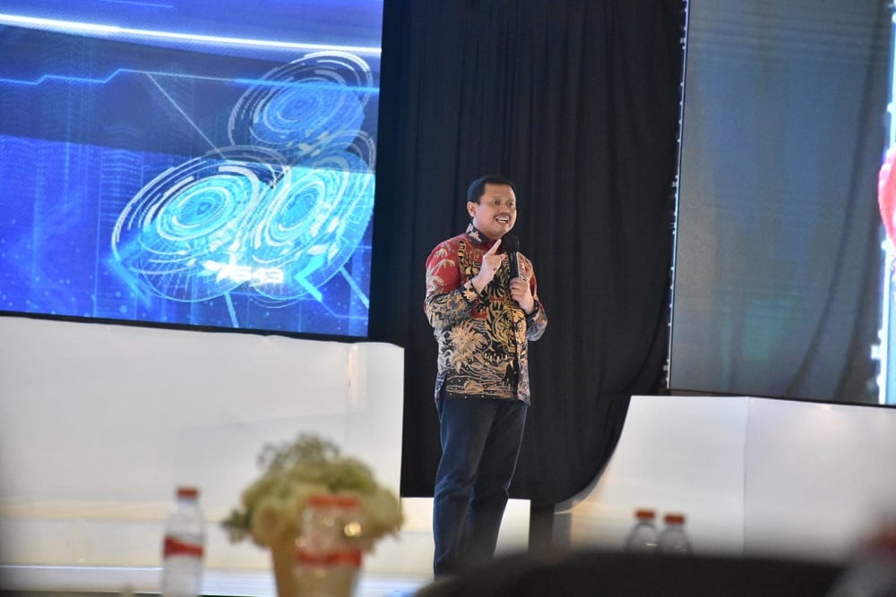 Bupati Sumedang Dony Ahmad Munir saat berbicara di hadapan bupati/wali kota se-Indonesia dalam gelaran West Java Digital Services International Festival yang dilaksanakan di Kampus IPDN Jatinangor, Kamis (22/12/2022). 