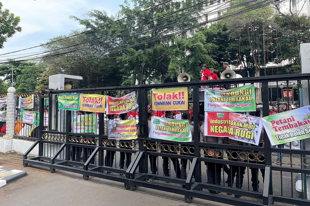  Kenaikan Cukai Rokok Tinggal Menghitung Hari, Gaung Penolakan Masih Nyaring!