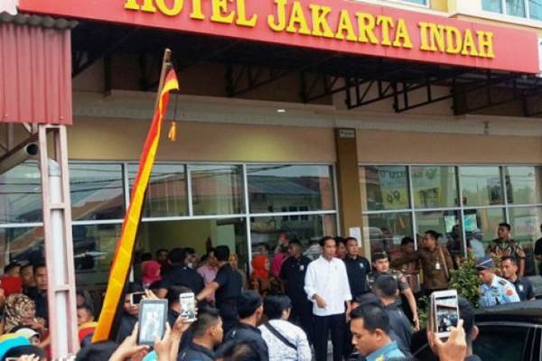 Presiden Joko Widodo (Jokowi) menginap di sebuah hotel sederhana berbintang dua, Hotel Jakarta Indah, di Dharmasraya, Sumatera Barat./Antara