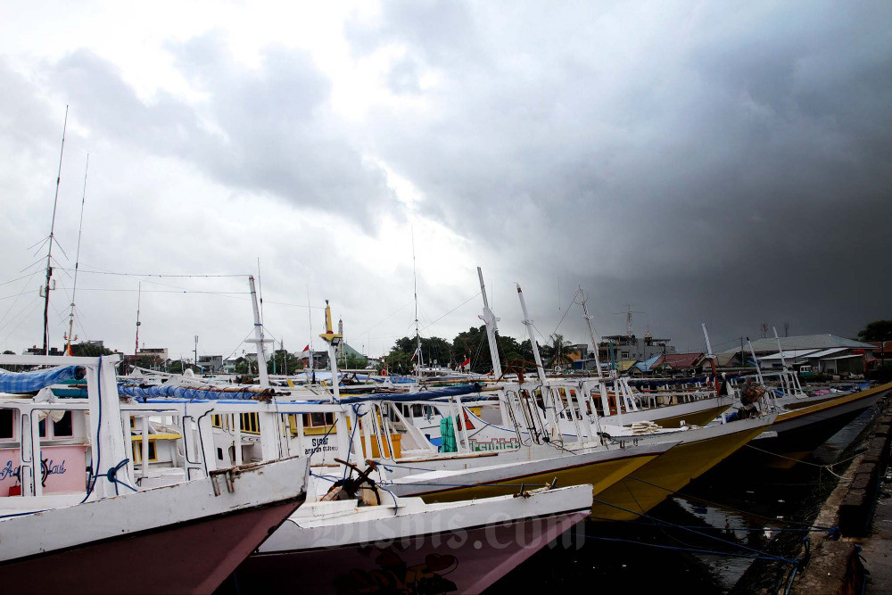  Cuaca Buruk Membuat Nelayan di Makassar Tidak Melaut