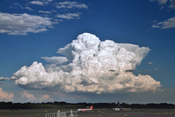  BMKG: Ada Potensi Awan Cumulonimbus Ganggu Penerbangan hingga 2 Januari 2023