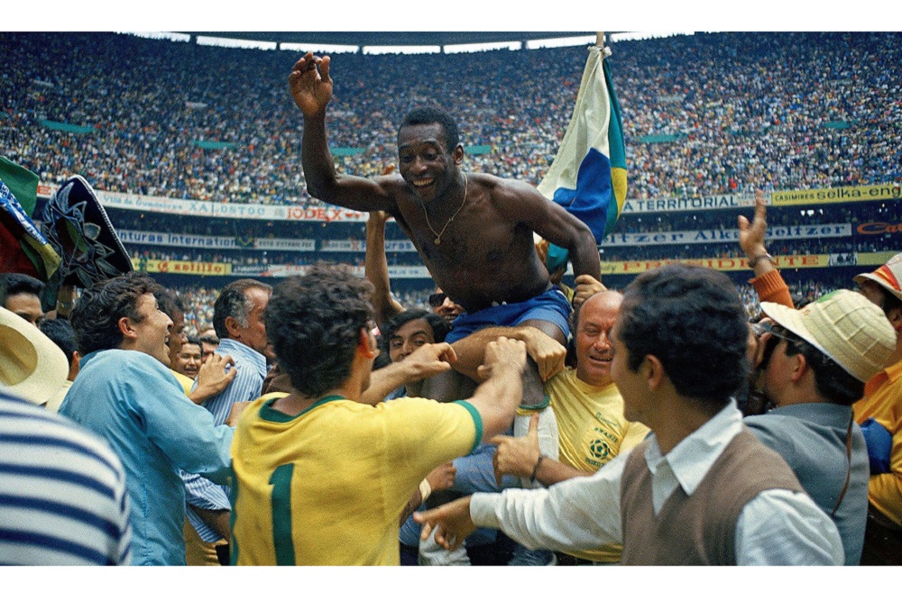Pemain legendaris Brasil Pele saat memenangkan Piala Dunia./ Bloomberg. 