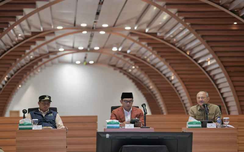  Viral Lagi! Kini Kolam Masjid Al Jabbar Dipakai Berenang oleh Pengunjung