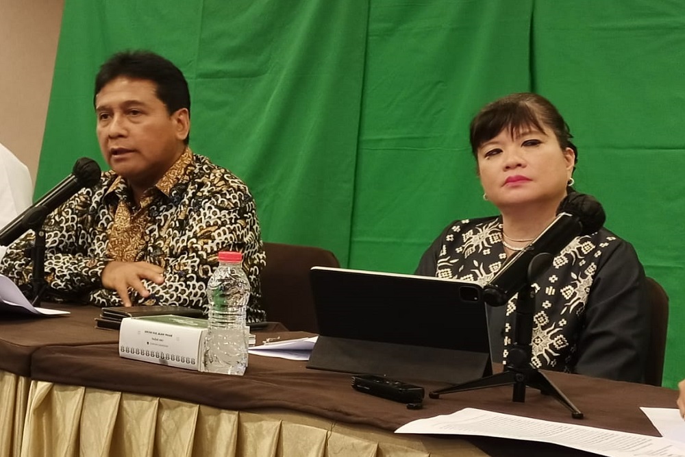 Ketua Umum Apindo Hariyadi B. Sukamdani dan Wakil Ketua Apindo Shinta Kamdani saat konferensi pers di Kantor Apindo, Jakarta, Rabu (21/12/2022). JIBI/Ni Luh Anggela. 
