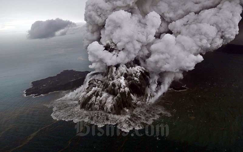 Gunung Anak Krakatau Erupsi, Letusan Setinggi 100 Meter