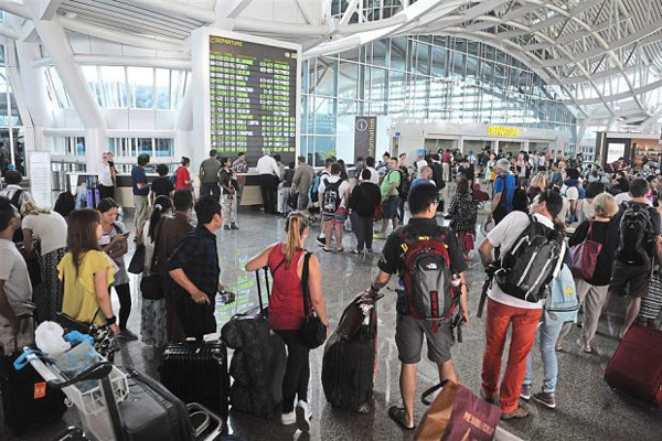 Suasana terminal penumpang Bandara Internasional I Gusti Ngurah Rai di Bali./Reuters