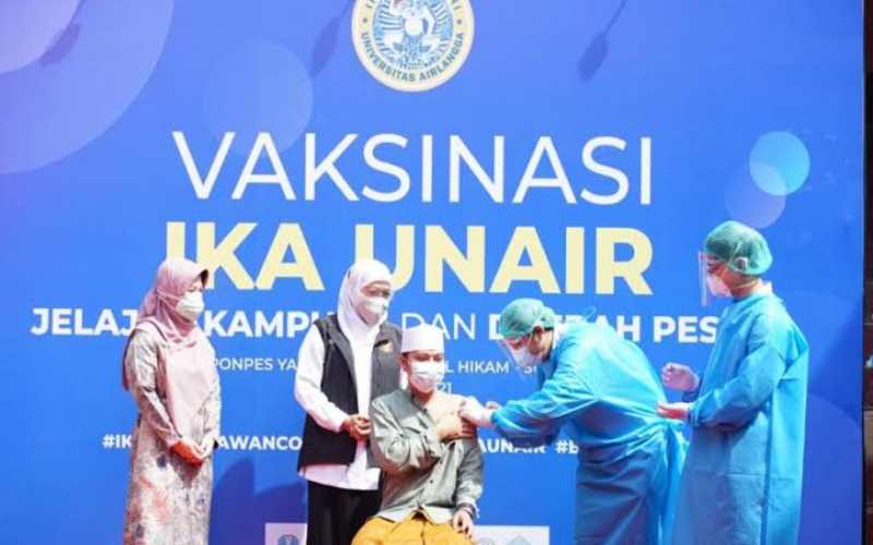 Ilustrasi pelaksanaan vaksinasi Covid-19 di IKA Unair Surabaya./Dok. Pemprov Jatim