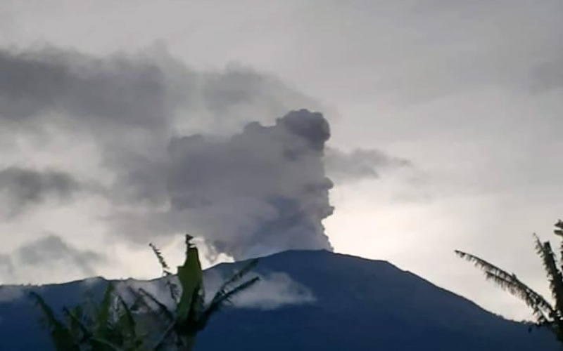  Waspada! Gunung Marapi Sumatra Barat Sudah Erupsi 3 Kali