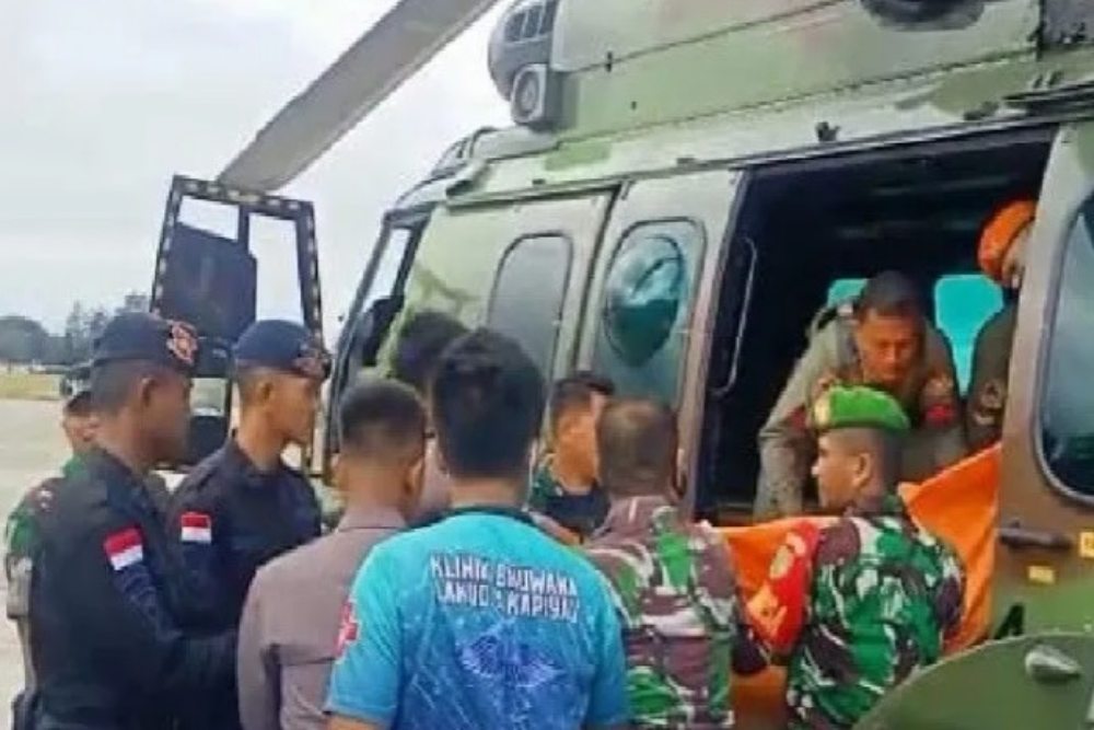 Arsip - Evakuasi korban penyerangan KKB Timika, Sabtu (16/7)./Antara