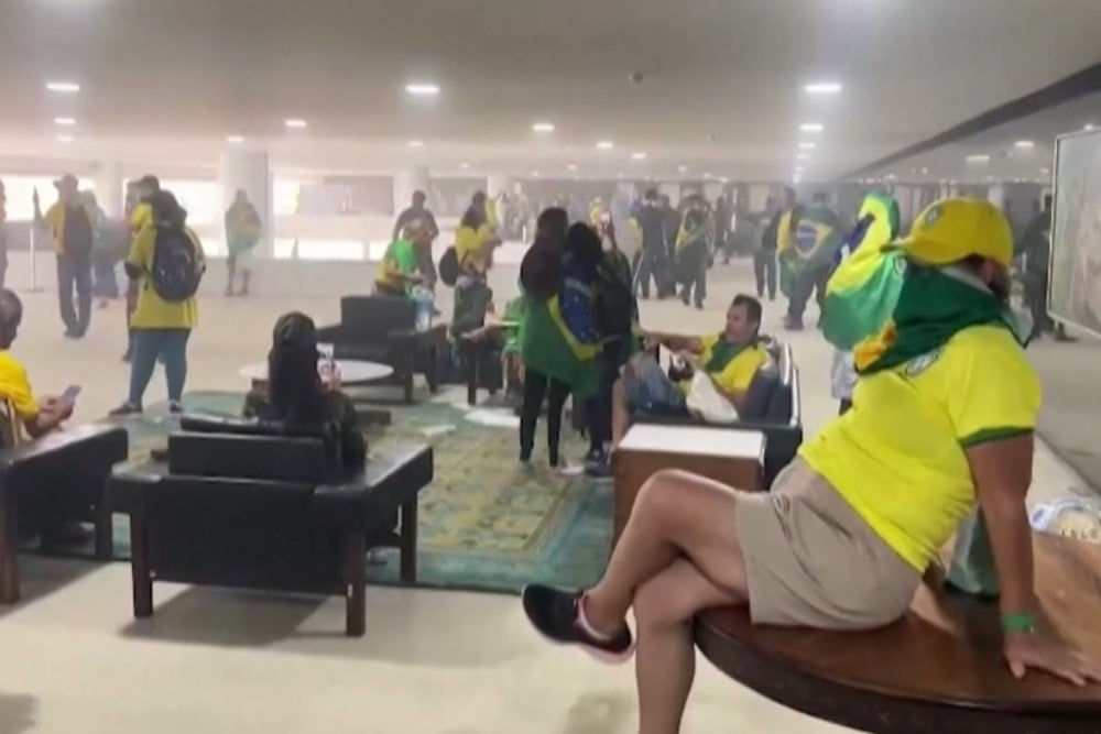  Ricuh Pendukung Bolsonaro, Gubernur Distrik Brasil Dipecat!