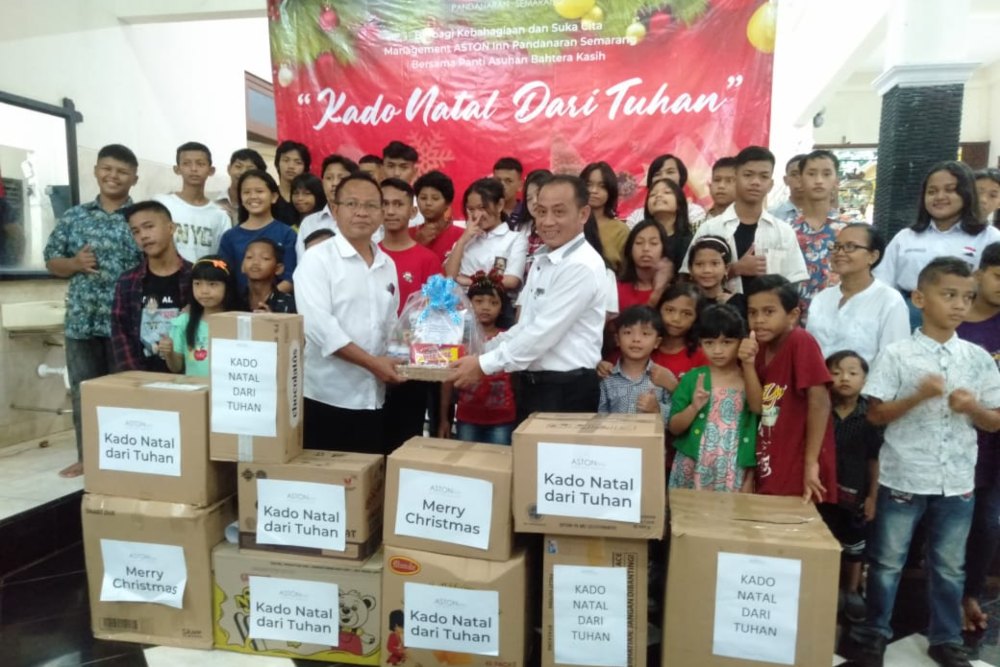  Aston Inn Pandanaran Berbagi Kado Natal Untuk Anak Panti Asuhan Bahtera Kasih