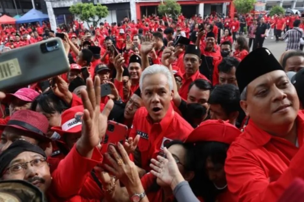 Gubernur Jawa Tengah Ganjar Pranowo saat menghadiri puncak perayaan HUT Ke-50 PDI Perjuangan di JIExpo, Kemayoran, Jakarta, Selasa (10/1/2023)./Antara