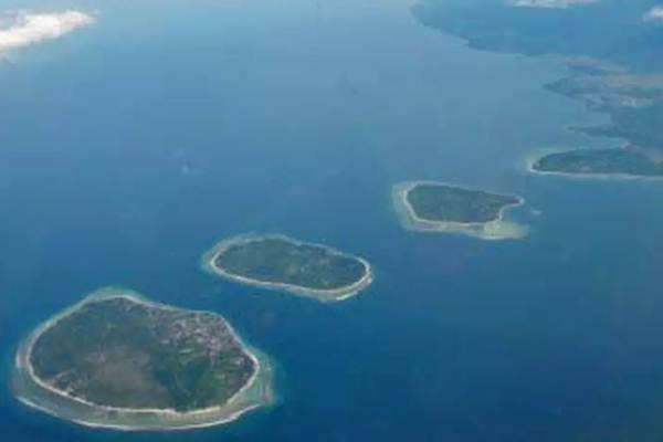 Foto udara gugusan pulau Tiga Gili (dari kiri ke kanan, Gili Trawangan, Gili Meno dan Gili Air) di pesisir pantai Desa Gili Indah, Kecamatan Pemenang, Tanjung, Kabupaten Lombok Utara, NTB./Antara