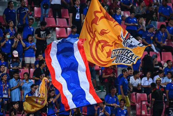 Suporter Timnas Thailand. Prediksi Skor Thailand vs Malaysia Leg 2 Semifinal Piala AFF 2022, Line Up, H2H/AFF