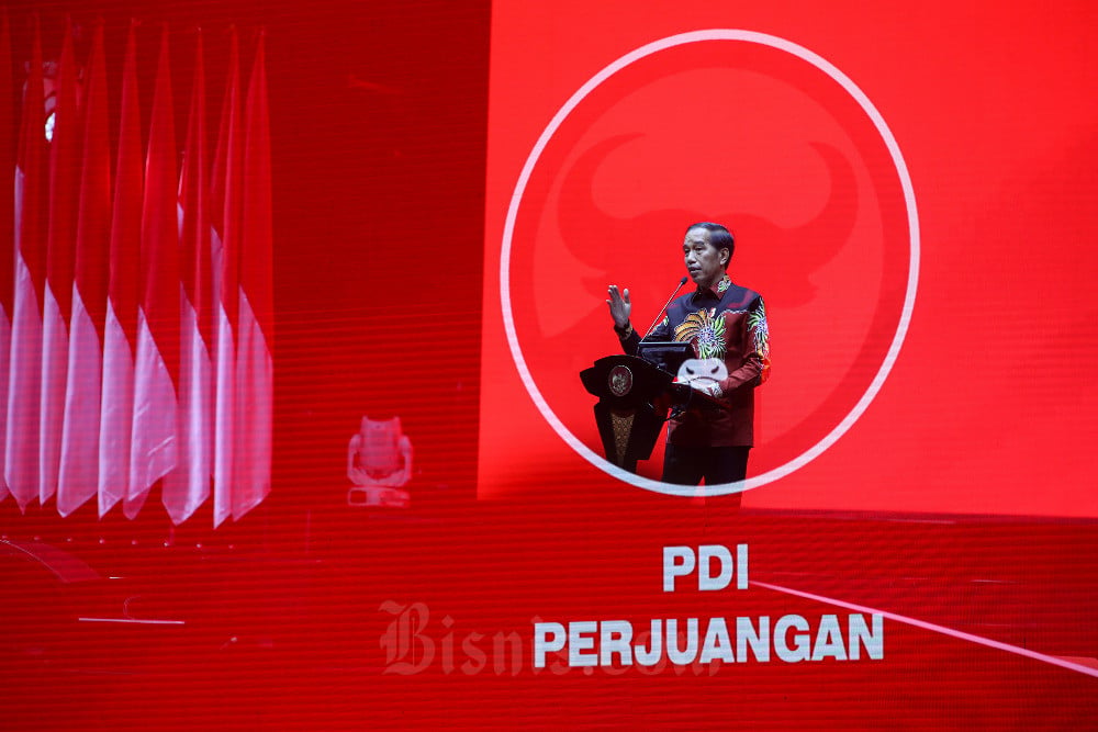 Presiden Joko Widodo memberikan kata sambutan saat acara peringatan HUT ke-50 PDIP di Jakarta, Selasa (10/1/2023). Bisnis/Arief Hermawan P