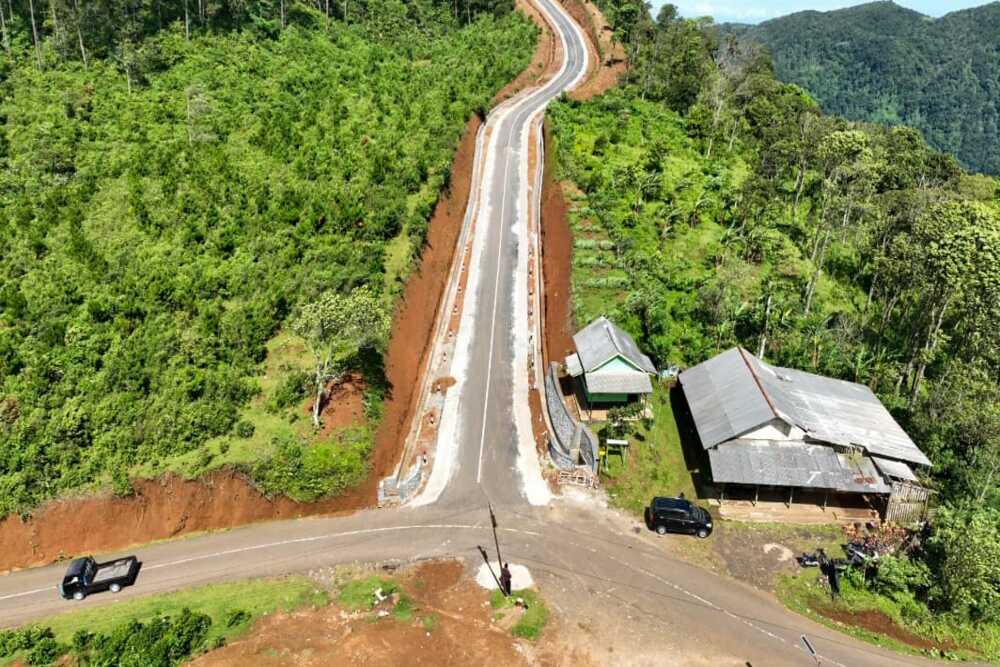 Pembangunan Jalan Salem Brebes yang Rusak Akibat Longsor Akhirnya Rampung