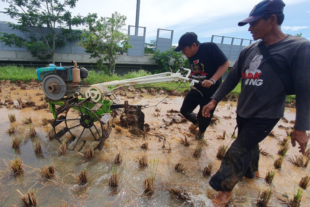  Petani di Purwakarta Terima Bantuan Alsintan