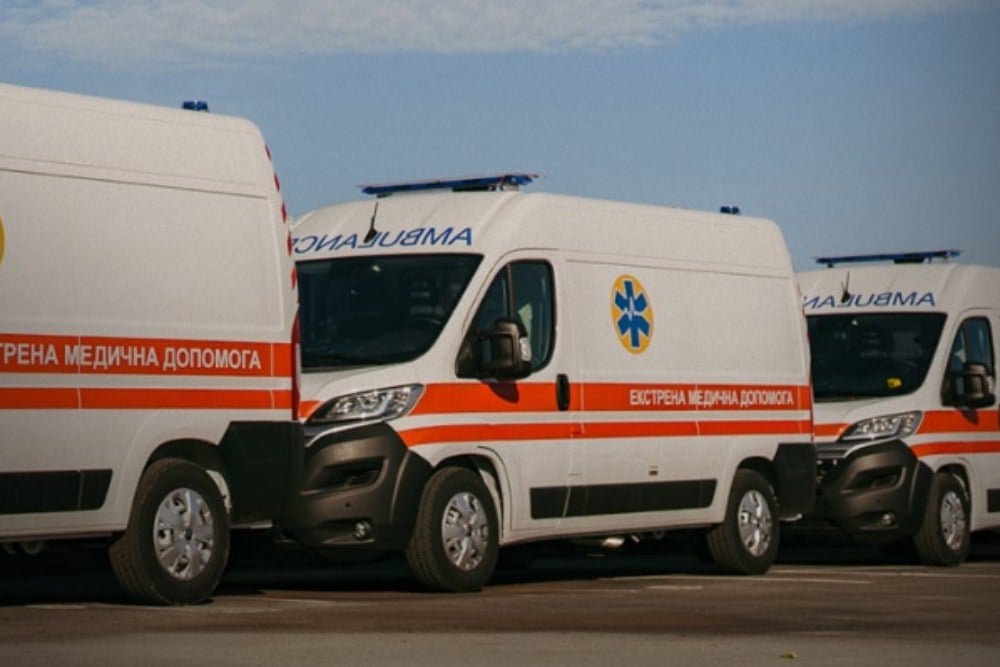 CEO Uber Technologies Inc., Khosrowshahi mengunjungi Ukraina dan memberi bantuan senilai US$3 juta untuk pengadaan ambulans./u24.gov.ua