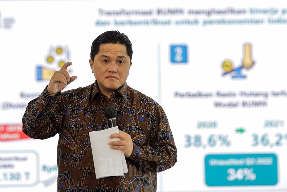 Menteri Badan Usaha Milik Negara (BUMN) Erick Thohir memberikan paparan saat konferensi pers di Jakarta, Senin (2/1/2023). Bisnis/Fanny Kusumawardhani