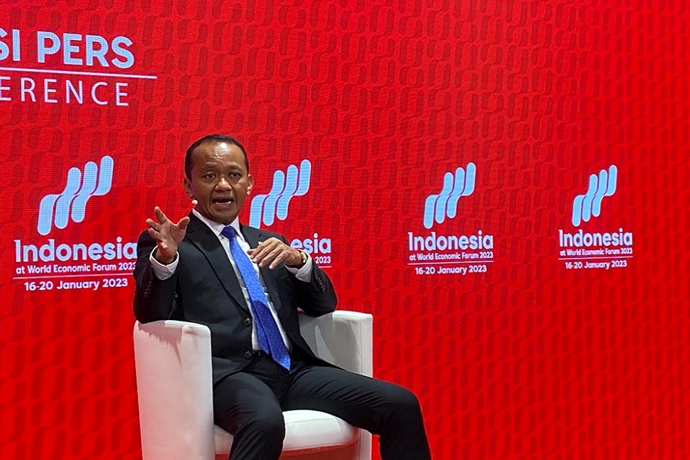 Menteri Investasi/Kepala BKPM Bahlil Lahadalia memberikan keterangan di Indonesia Pavilion, Davos, Swiss, Selasa (17/1/2023). JIBI/Ana Noviani. 