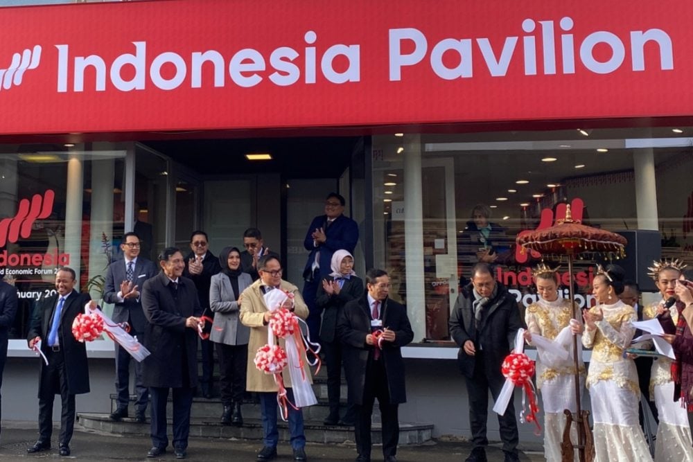  Luhut dan Bahlil Resmikan Pembukaan Indonesia Pavilion di WEF 2023 Davos