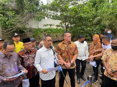  Kendalikan Banjir Jakarta, Heru Budi Tinjau Kali Pesanggrahan