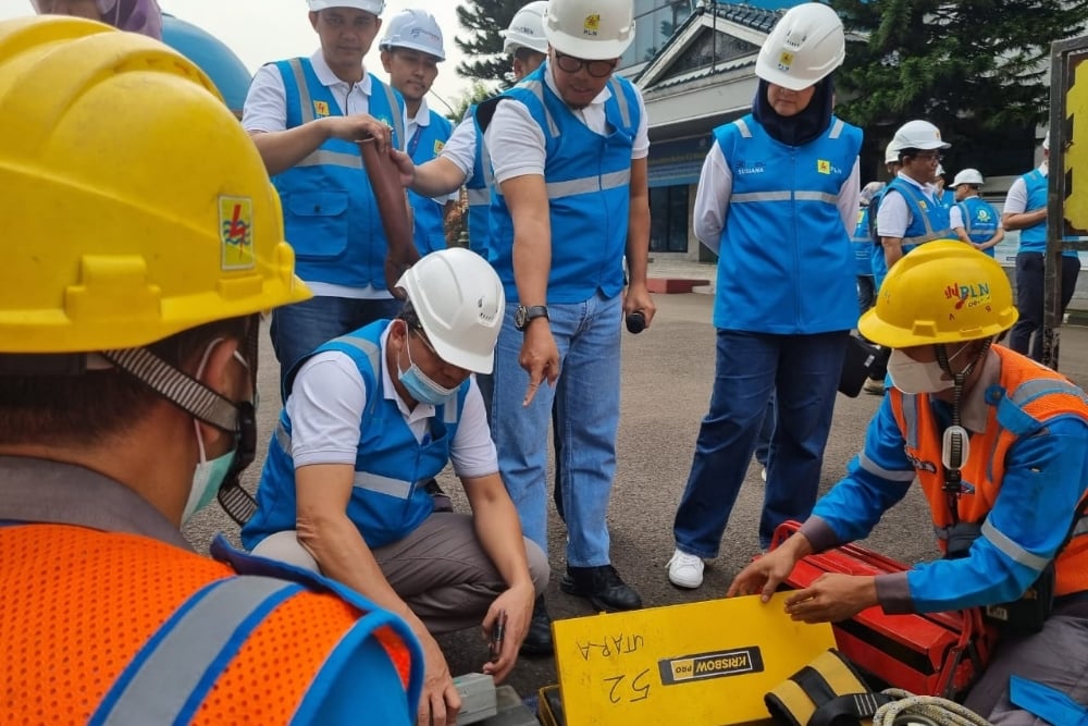  PLN Pastikan Keandalan Listrik Kebutuhan Imlek di Jabar