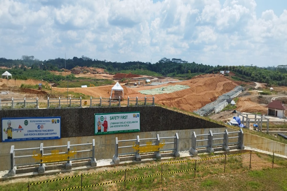 Progres pembangunan Bendungan Sepaku Semoi, Penajam Paser Utara, Kalimantan Timur/Bisnis-Muhammad Ridwan 