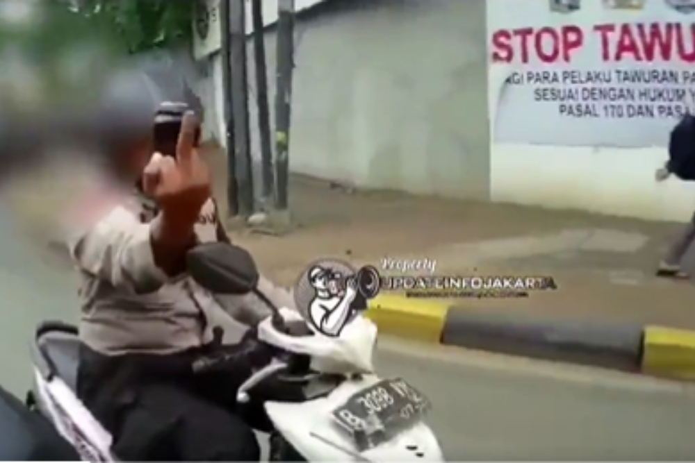  Fakta Video Viral Polisi Acungkan Jari Tengah ke Ambulans yang Menyalip