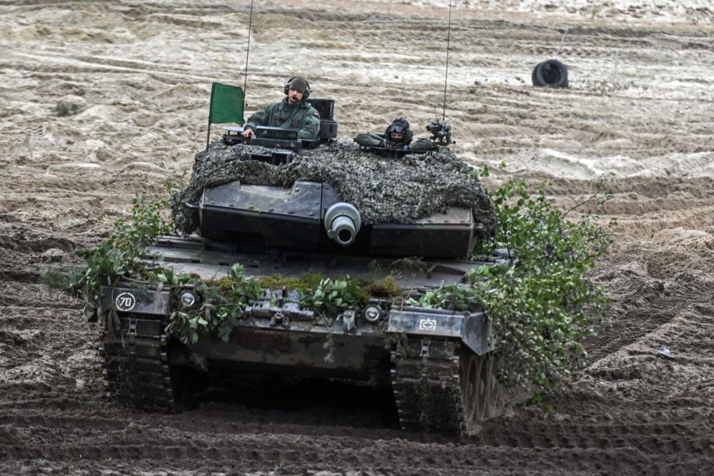  PM Polandia Minta Izin kepada Jerman untuk Kirim 14 Tank Leopard 2 ke Ukraina