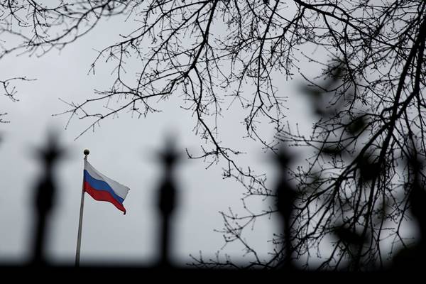Bendera Rusia berkibar./Reuters