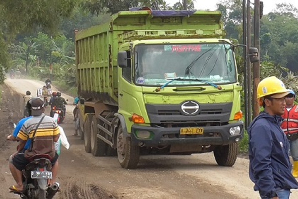  Banyak Aduan ke Medsos, Bupati Dony Minta Truk Pembangunan Cisumdawu Perhatikan Aturan