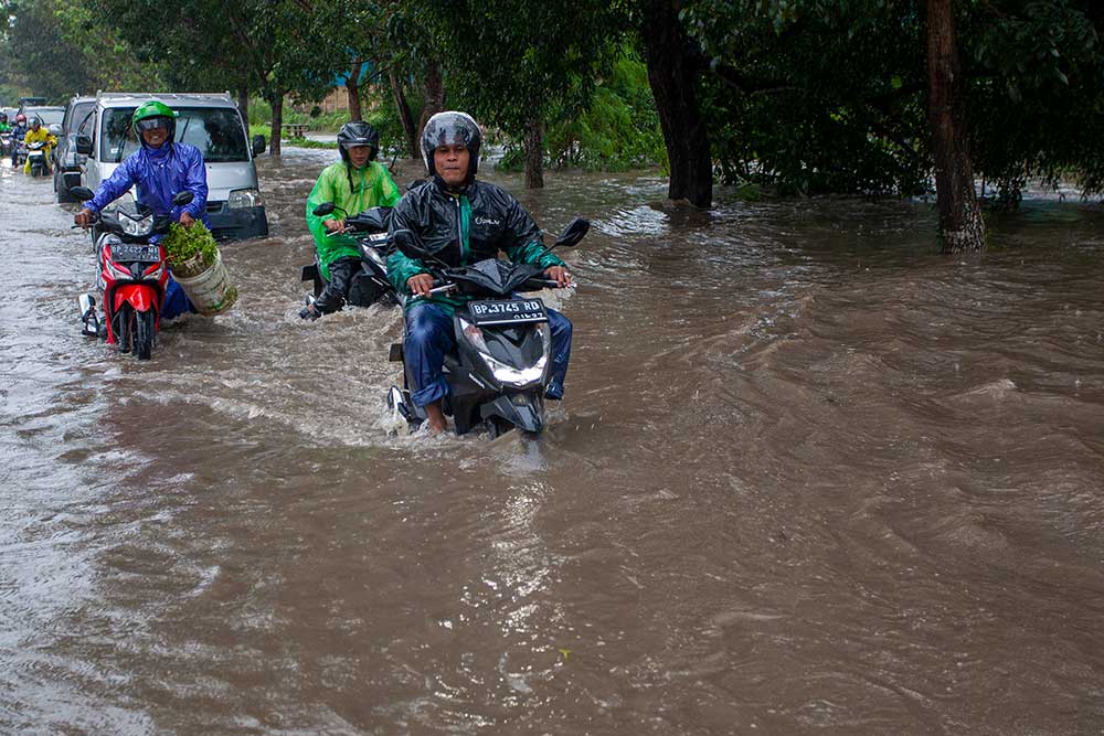  Sejumlah Wilayah di Batam Terendam Banjir Akibat Curah Hujan Tinggi