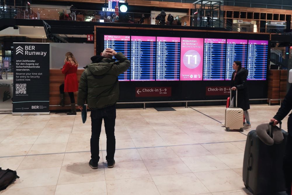  Bandara Berlin Batalkan Seluruh Penerbangan Akibat Aksi Mogok, 35.000 Penumpang Terlantar