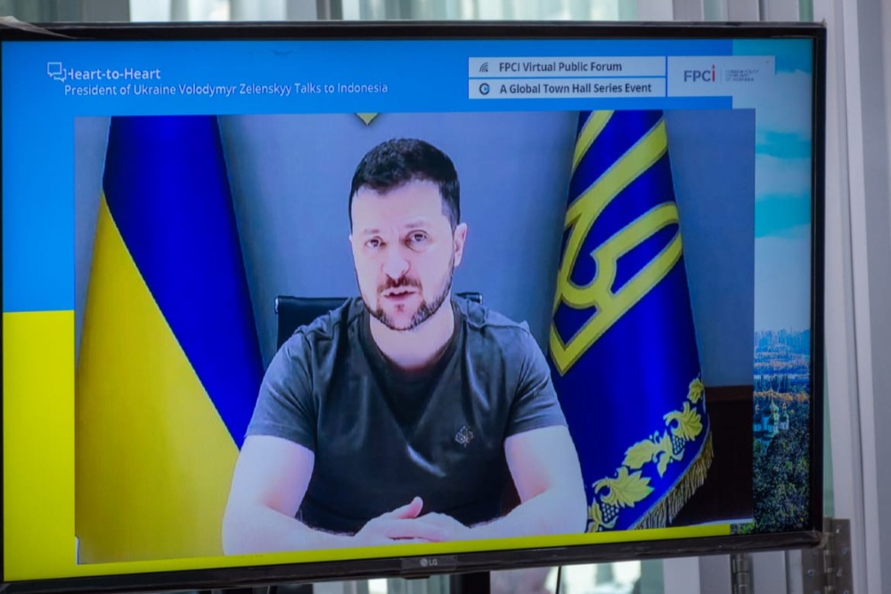 Setelah Tank Tempur, Presiden Ukraina Zelensky Minta Pesawat dan Rudal
