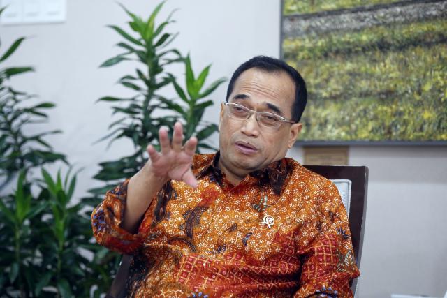 Menteri Perhubungan Budi Karya Sumadi memberikan penjelasan saat menerima kunjungan tim Bisnis Indonesia, di Jakarta, Jumat (24/5/2019)./Bisnis-Abdullah Azzam