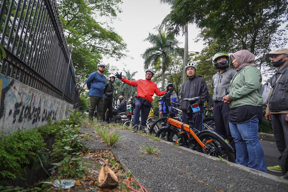  Pemkot Bandung Bakal Rekayasa Trotoar Agar tak Jadi Tempat Parkir Liar