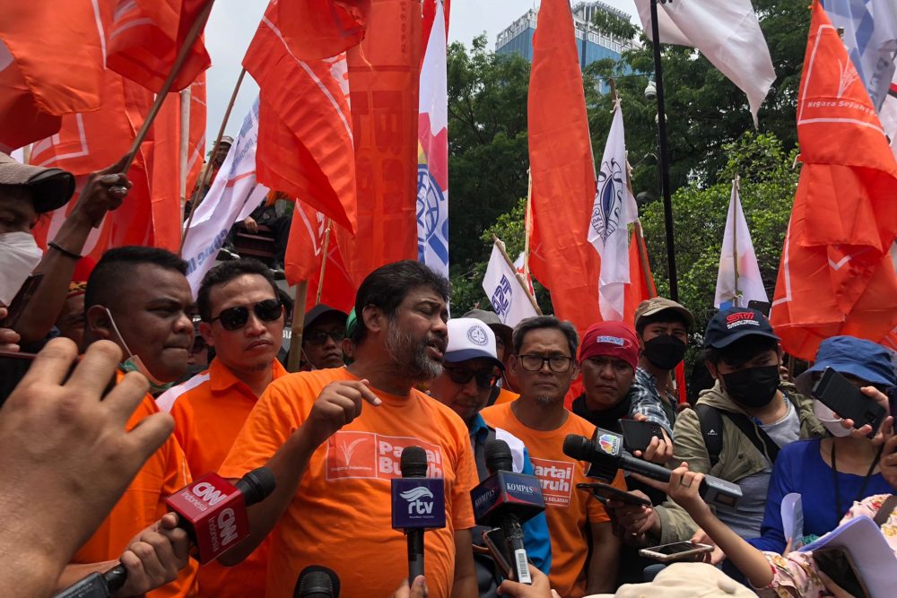 Presiden Partai Buruh Said Iqbal menyampaikan keterangan kepada wartawan di lokasi demo buruh di kawasan Patung Kuda, Jakarta, Rabu (12/10/2022) - BISNIS/Annasa Rizki Kamalina