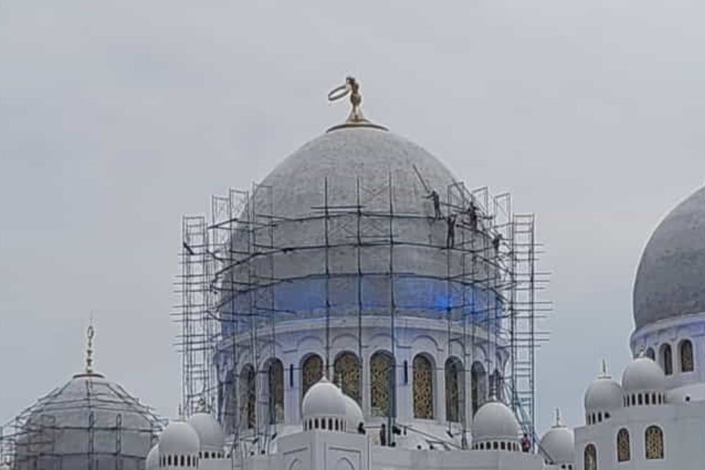  Belum Terpakai, Kubah Masjid Raya Sheikh Zayed Malah Rusak Kena Hujan