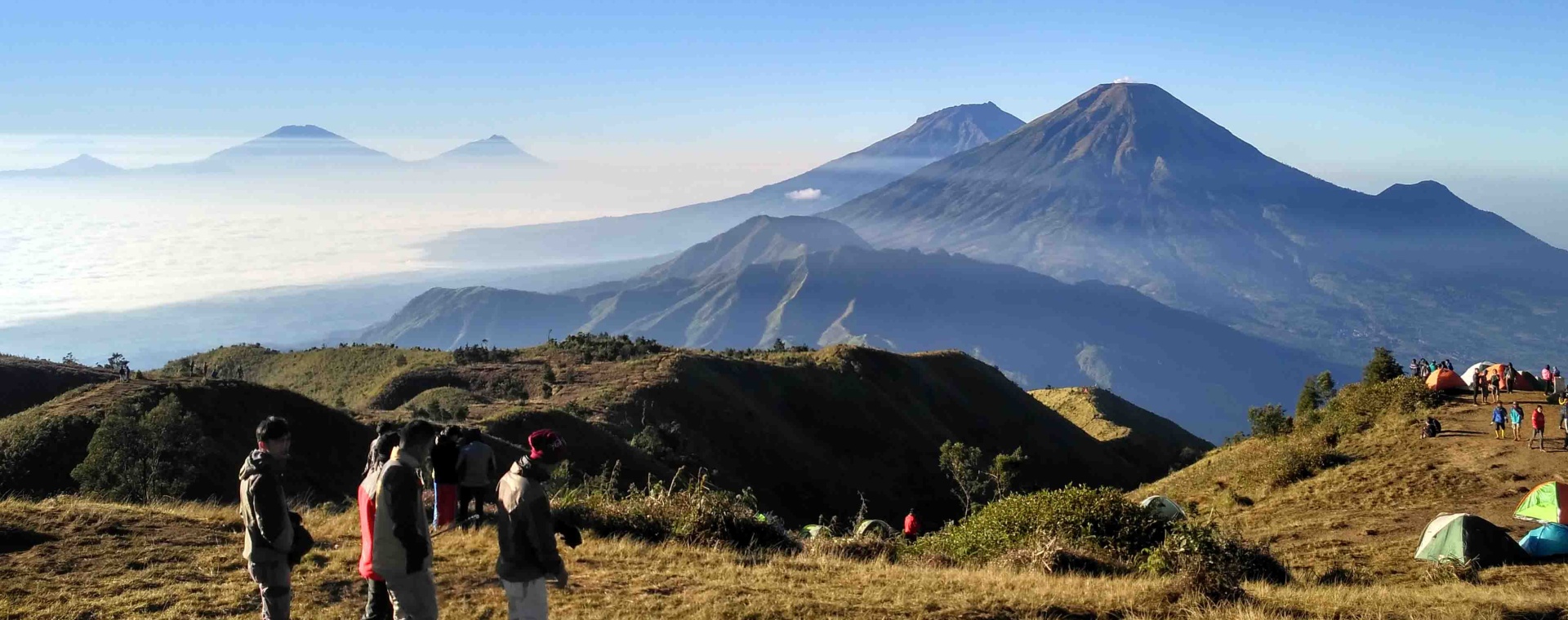 Gunung Sindoro (3.153 MDPL) di Wonosobo, Jawa Tengah, merupakan salah satu destinasi favorit dengan keunggulan alam yang bersih dan asri. sumber: jatengprov.go.id