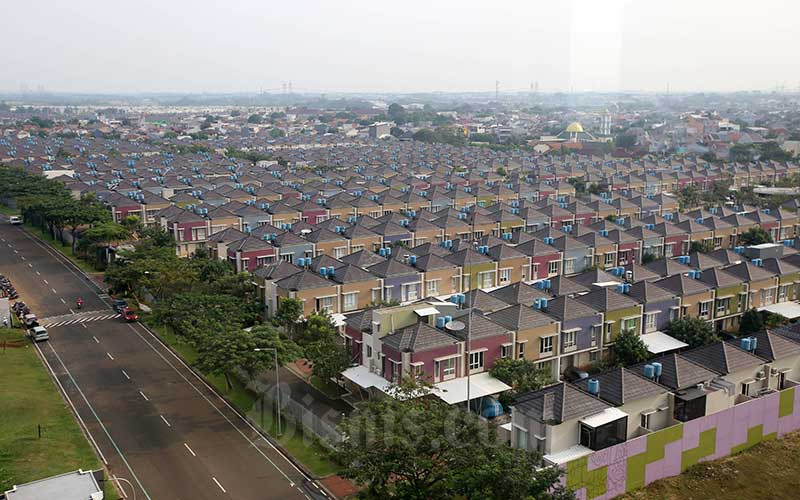 Foto udara komplek perumahan di kawasan Gading Serpong, Kelapa Dua, Tangerang, Banten, Jumat (11/6/2021). Bisnis/Abdullah Azzam