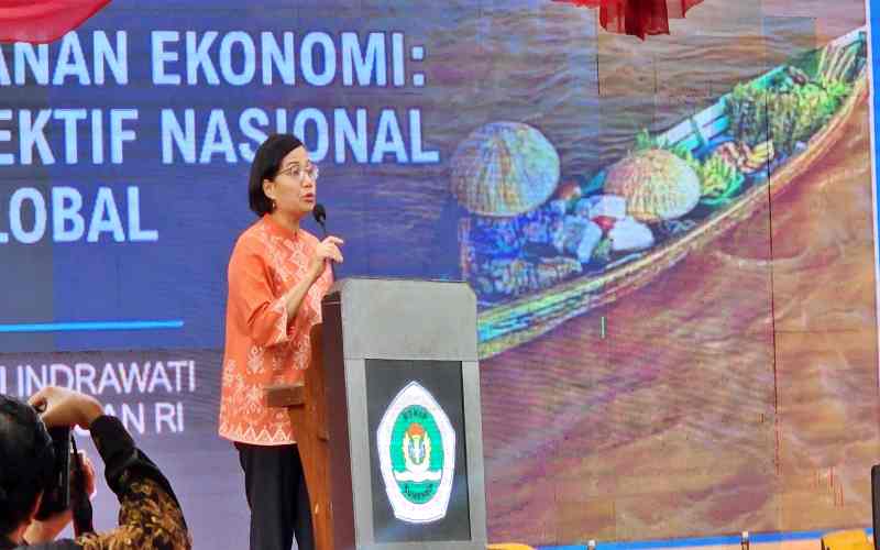 Menteri Keuangan RI Sri Mulyani Indrawati saat mengisi Kuliah Umum di di Sekolah Tinggi Keguruan dan Ilmu Pendidikan (STKIP) Sumenep, Kamis (2/2/2023)./Bisnis - Peni Widarti