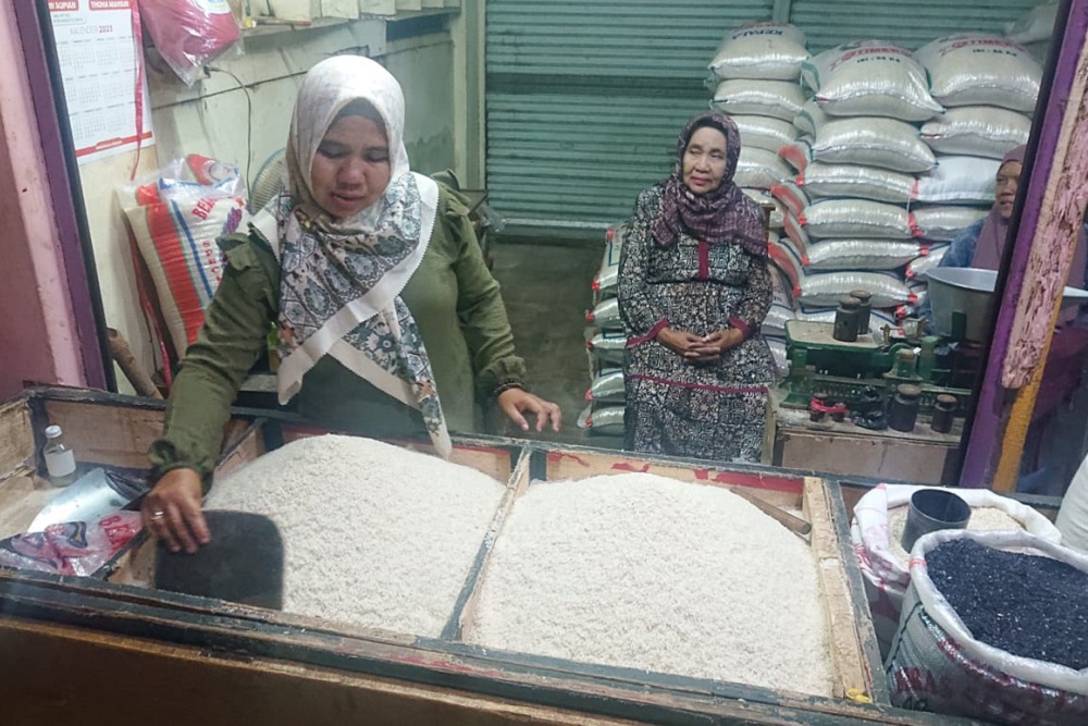  Pasokan ke Pedagang Mulai Menipis, Harga Beras di Purwakarta Tembus Rp13.000 per Kg