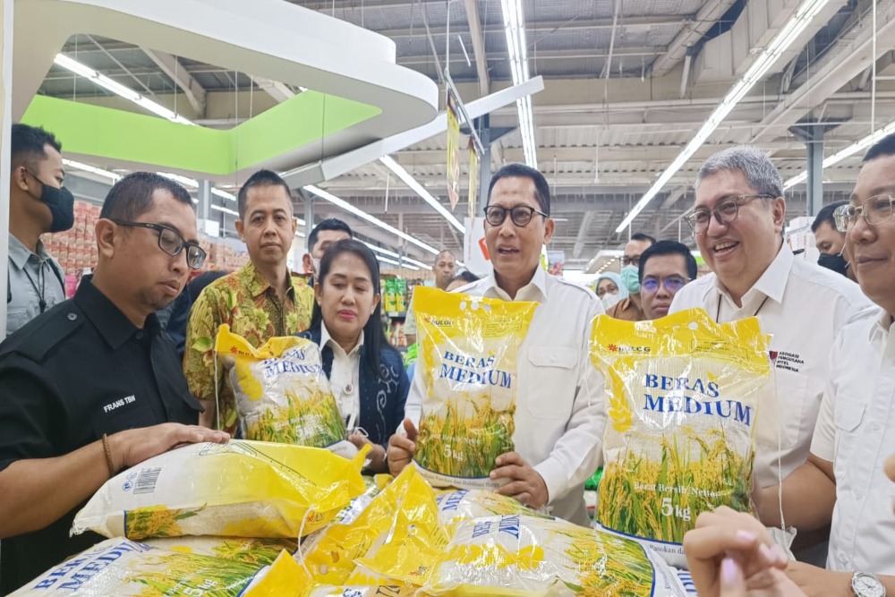  Beras Bulog Dijual Rp9.450 per Kg di Ritel Modern, Buwas: Pengusaha Tak Ambil Untung